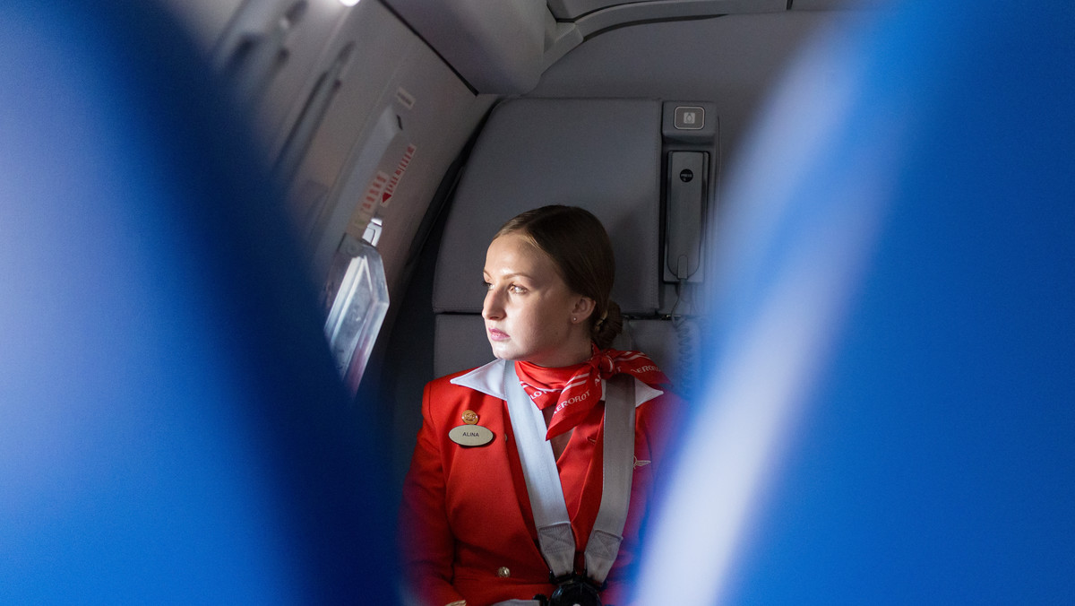 Stewardesa zdradza kulisy pracy na pokładzie samolotu