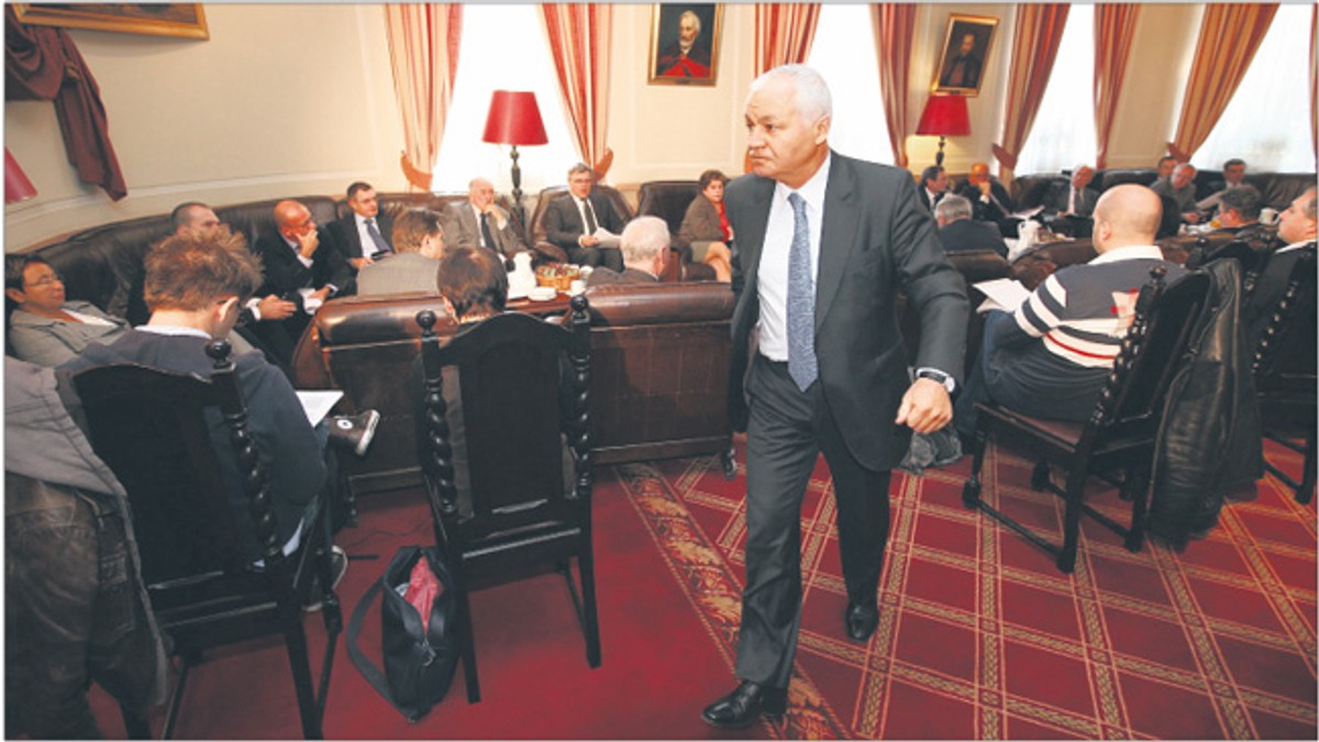 Jan Krzysztof Bielecki chce poprawić sposób zarządzania państwowym majątkiem Fot. Tomasz Gzell/PAP