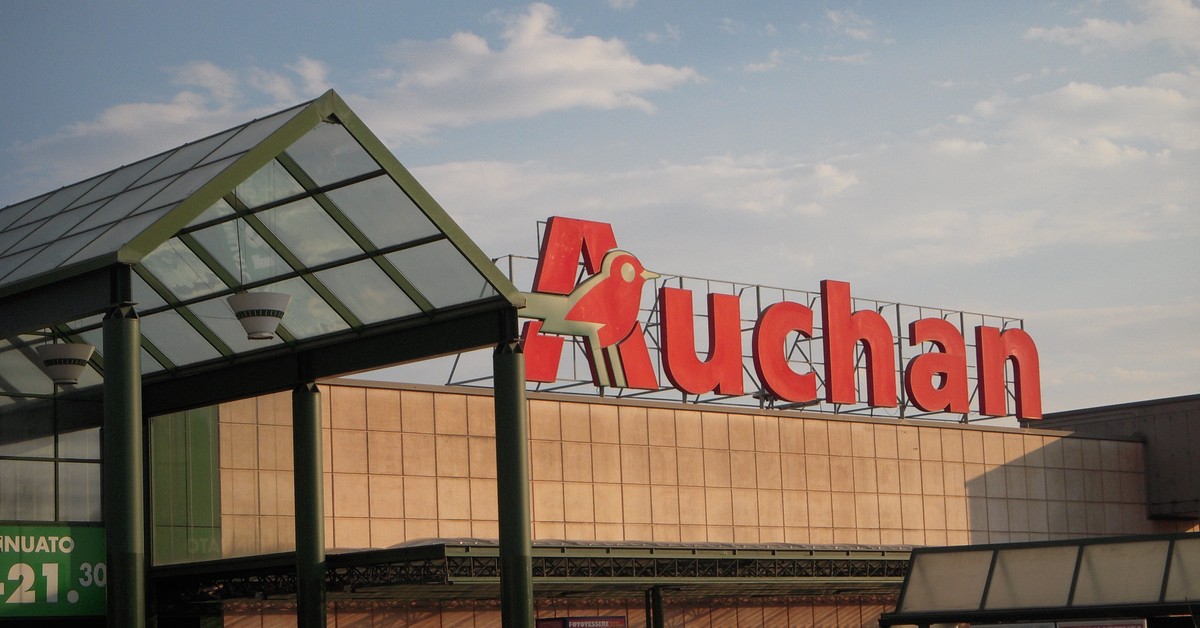 Auchan wzywa klientów do pilnego zwrotu mrożonki. W środku szklane elementy