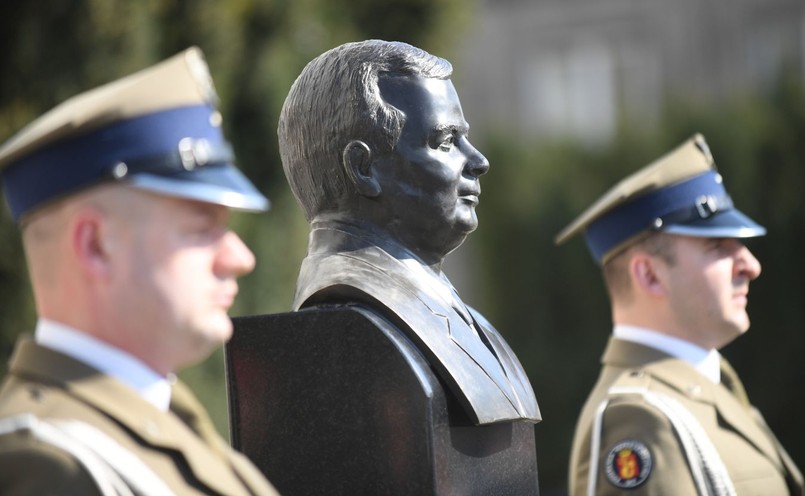 7.rocznica katastrofy smoleńskiej, popiersie Lecha Kaczyńskiego