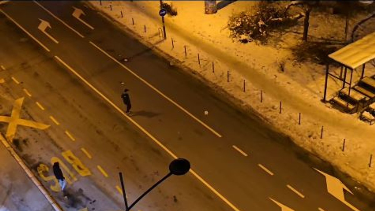 Fudbal nasred ulice u Novom Sadu