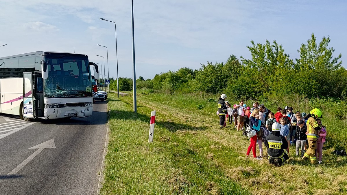 Wypadek autokaru z dziećmi w Końskich. Są ranni