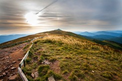 'Niech ta nuta zabrzmi wszędzie'. Radny PiS rapem walczy o bieszczadzką kolej