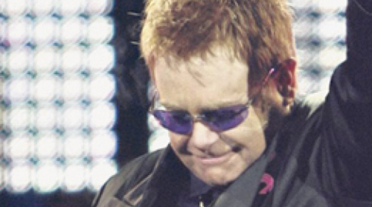 Elton Johnnak hálásak a lengyelek