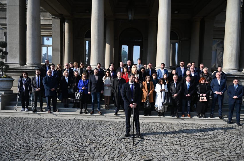 Može da se dogodi da i nakon novih izbora u Beogradu SNS i SPS imaju sličan ili isti broj mandata kao sada