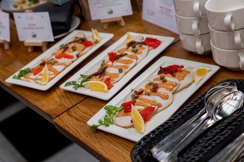 Pieczony schab z sosem z tuńczyka