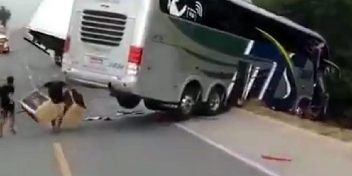 Brazylia: Wypadek autobusu z piłkarzami. Świadkowie zamiast pomagać, kradli
