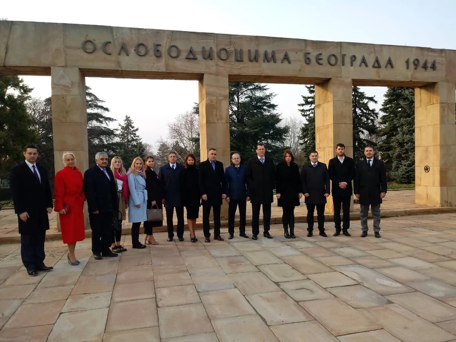 Delegacija je posetila spomenik oslobodiocima Beograda 1944.