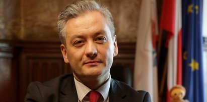 Mocne słowa Biedronia: Tusk nie uchronił nas przed barbarzyńcami