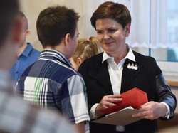 Rockowy klimat i bałwanki: premier Szydło zaszalała ze stylizacją. FOTO