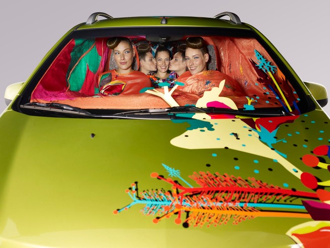 Inspirując się wiosenno-letnią kolekcją na sezon 2010, zaprezentowaną podczas Berlińskiego Tygodnia Mody, Mischa wykorzystała najistotniejsze elementy swojej stylistyki i zastosowała je na zewnątrz i wewnątrz samochodu