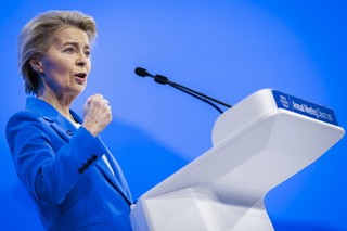 Trump nie zatrząsł Europą. Jak Unia chce sobie poradzić z USA