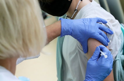 Łotewskie firmy zyskają możliwość zwalniania niezaszczepionych
