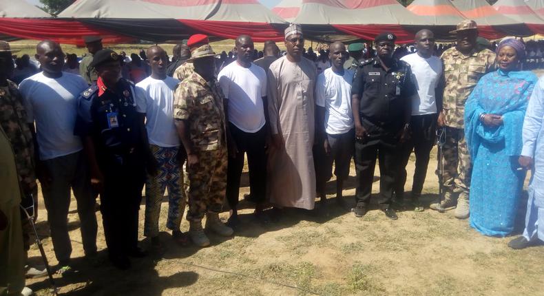 Gov. Babagana Zulum of Borno and heads of security agencies during the formal handing over of 983 detainees cleared of links with Boko Haram. [NAN]