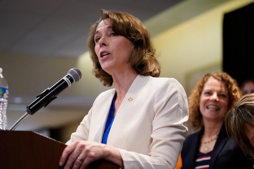 Suzan Kraford je pobedila Breda Šimela na izborima za Vrhovni sud Viskonsina