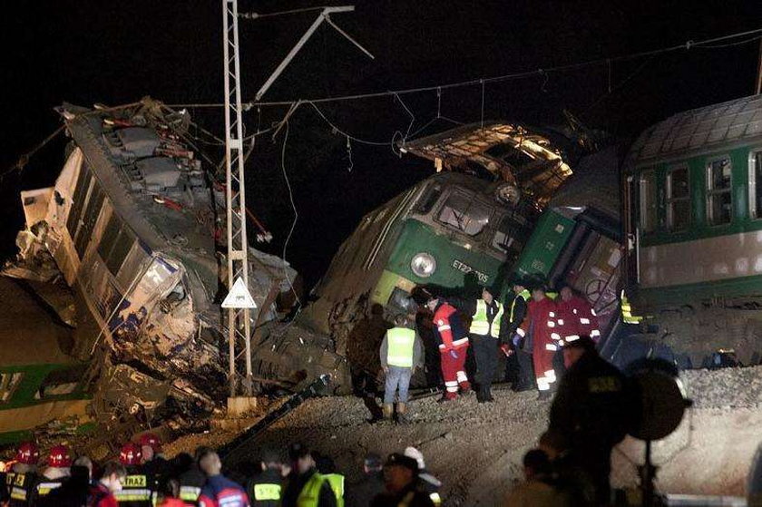 Gdzie po informacje o ofiarach zderzenia pociągów?