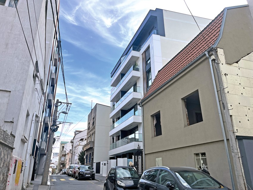 Nova zgrada u kojoj živi Dženan