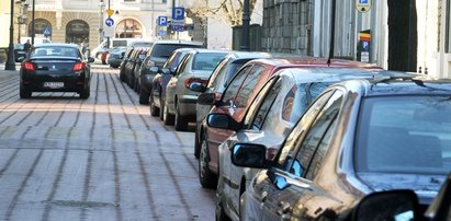 Zapomnij o rysach na drzwiach i wgniecionym zderzaku. Te czujniki parkowania zamontujesz nawet na starszym samochodzie