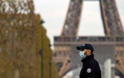 Ponad 1400 zgonów w ciągu doby we Francji. Aż 820 w domach opieki