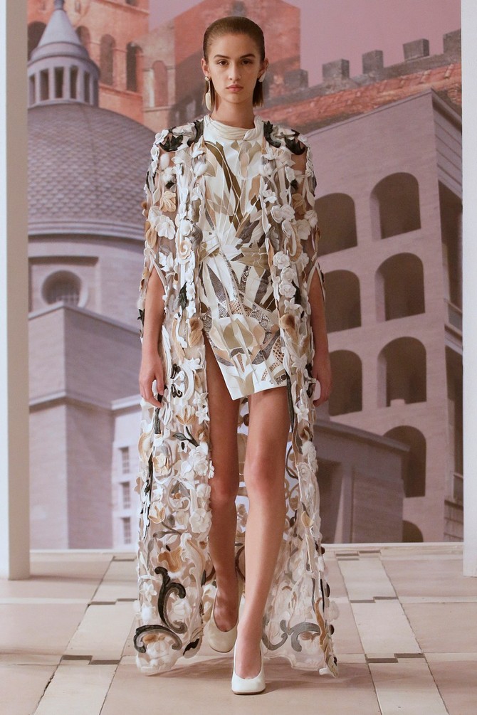 Model visoke mode modne kuće "Fendi" za jesen 2021.
