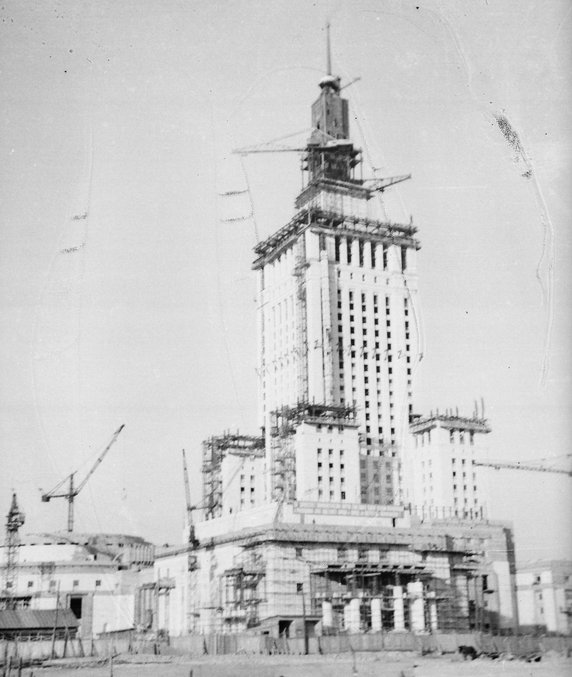 Budowa pałacu  w 1954 r.