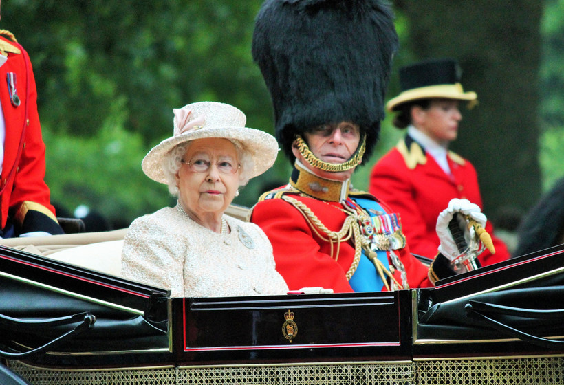 Brytyjski rząd Theresy May opóźni o kilka dni zaplanowaną na 19 czerwca mowę tronową królowej Elżbiety II, będącą formalnym otwarciem nowej sesji parlamentu,