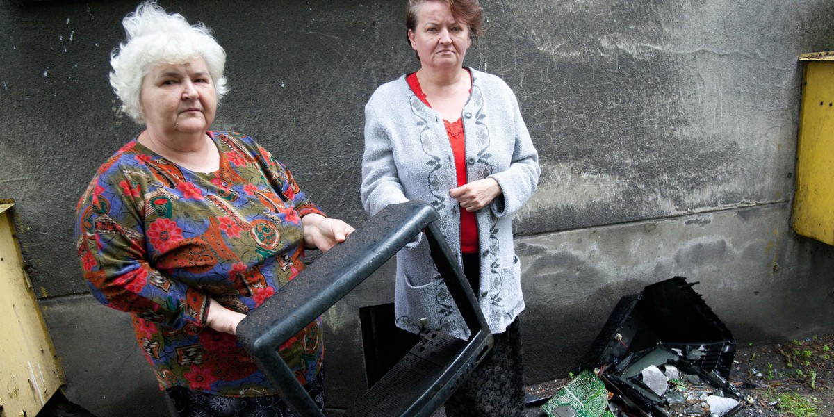 Kibic wyrzucił telewizor przez okno