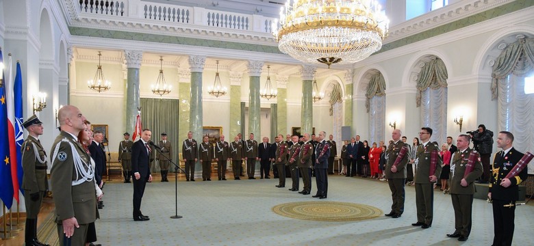 "Naród gotów jest do naprawdę wielkich poświęceń". Prezydent awansował generałów