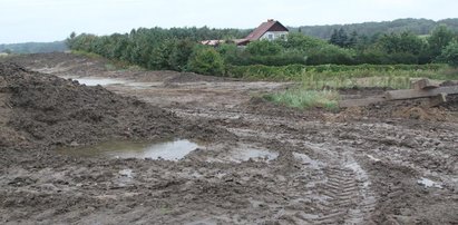 Dom tej rodziny stoi w pasie budowy obwodnicy. Czy drogowcy pozbawią ich dachu nad głową?