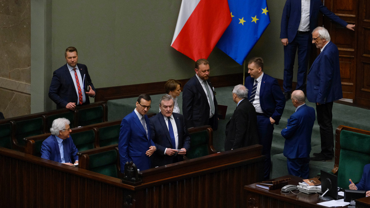 Jarosław Kaczyński i "chamska hołota". Morawiecki: czasem muszą paść męskie słowa