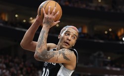 Liga NBA. Wygrana Spurs, pierwszy double-double Sochana w karierze