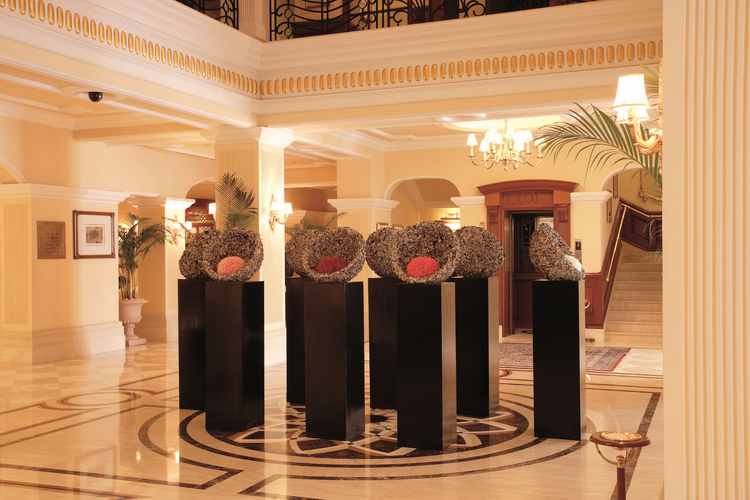 4. miejsce: The Imperial Hotel, New Delhi, Indie.
“Hotel Imperial to część historii, i będąc w nim czuliśmy się, jakbyśmy przenieśli się do pełnych przepychu czasów kolonialnych. Świetna obsługa i ciepłe powitanie dodatkowo umiliły nasz pobyt.”