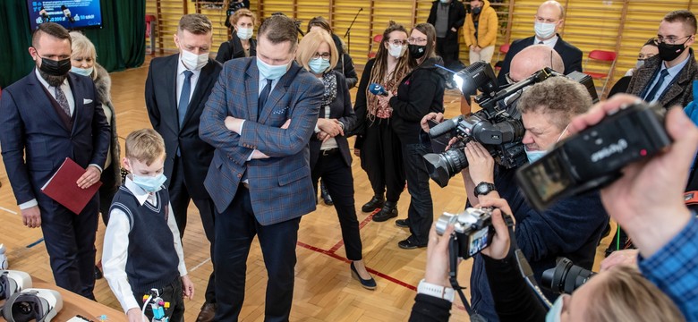 Podwyżki i nowelizacja Karty nauczyciela. Czarnek: Aż tak dobrze nie będzie...