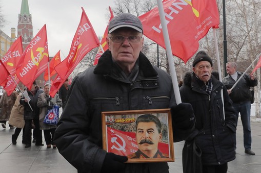 Moskwa, 2.02.2023 r. Przemarsz zwolenników Stalina w dniu 80. rocznicy bitwy pod Stalingradem.  