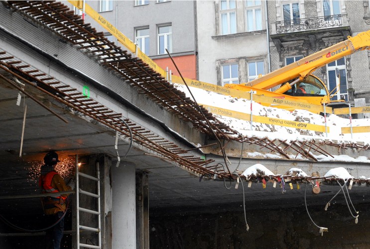 Tunele metra drążone są przez cztery specjalistyczne tarcze TBM. Tarcze nazywają się 'Krystyna', 'Elżbieta', 'Anna' i 'Maria'. Na zdjęciu: Budowa II linii metra - stacja Dworzec Wileński.