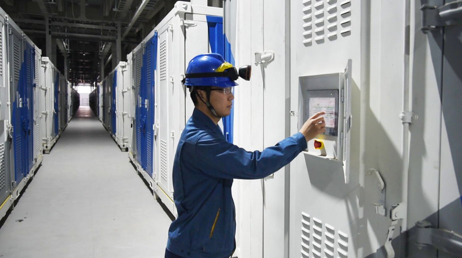 W Dalian podłączono największy na świecie akumulator przepływowy