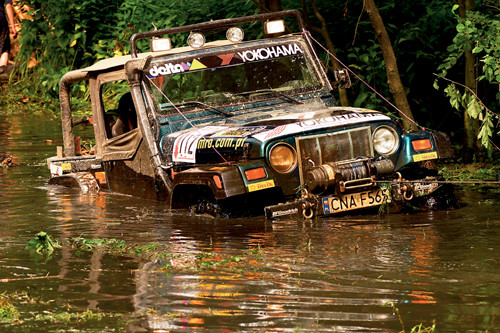 Szkoła 4x4 - Jazda po wodzie.