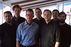 Calexico zapowiada nową płytę nagraniem "Under The Wheels". Posłuchaj