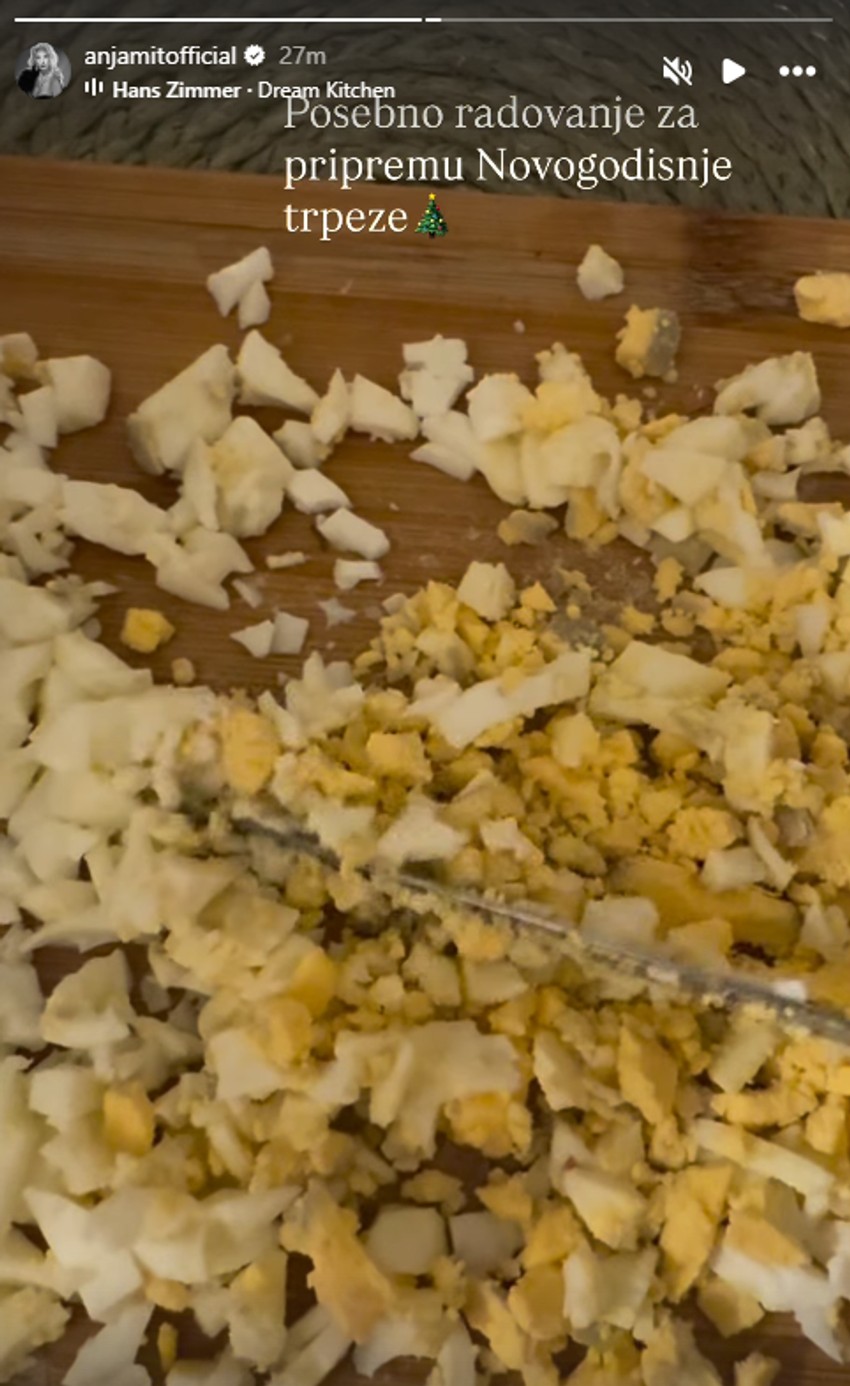 Anja Mit sprema rusku salatu