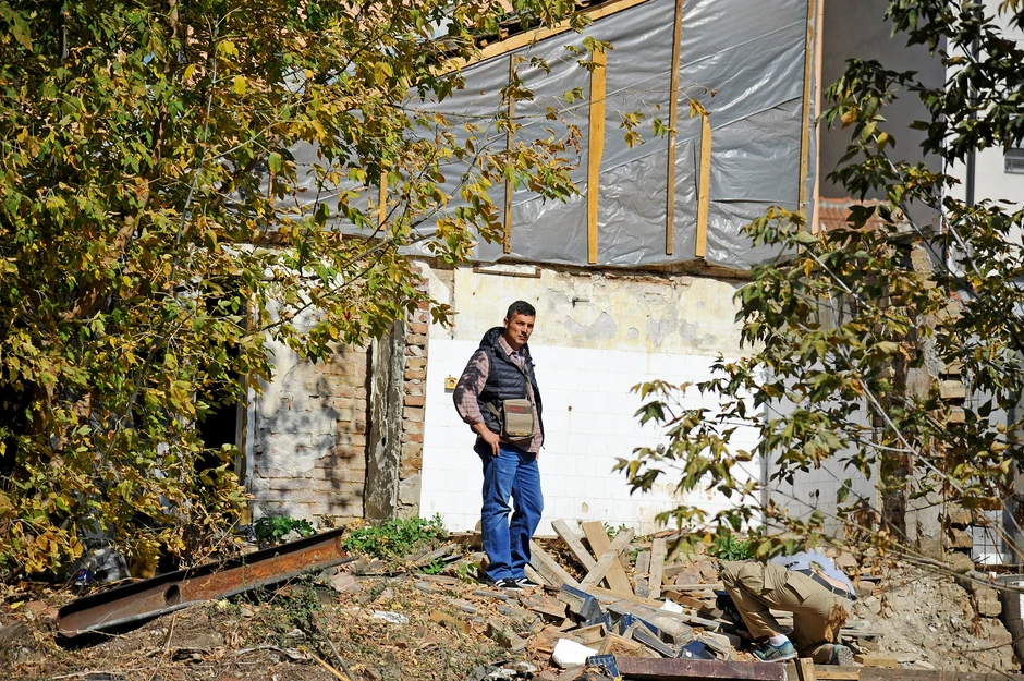 Vlasnici porušenih kuća neko vreme plaćali su čak i režijske troškove za ruine