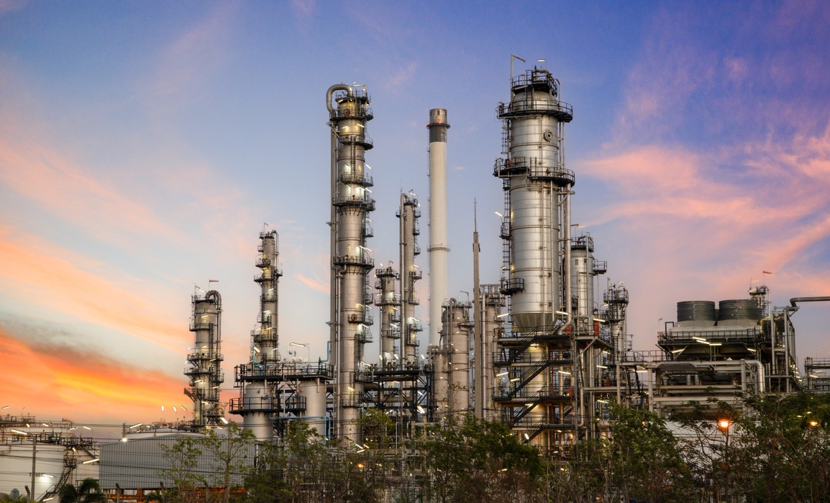 Ropa wystrzeliła po atakach na Iran. Cena baryłki przekroczyła 113 dolarówp,Of