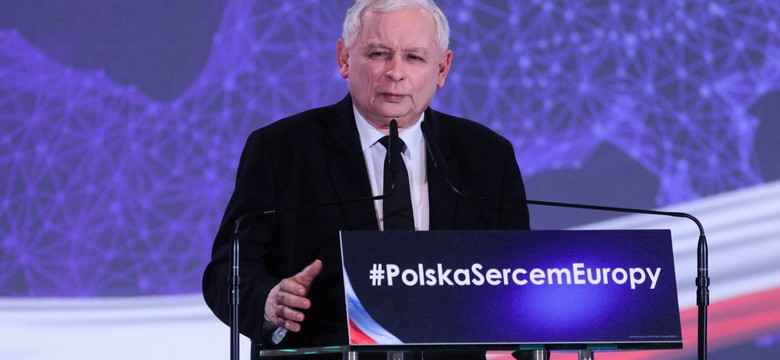 Konwencja PiS w Białymstoku. Kaczyński: Likwidacja różnych instytucji, kłanianie się w pas LGBT... O kim mowa?