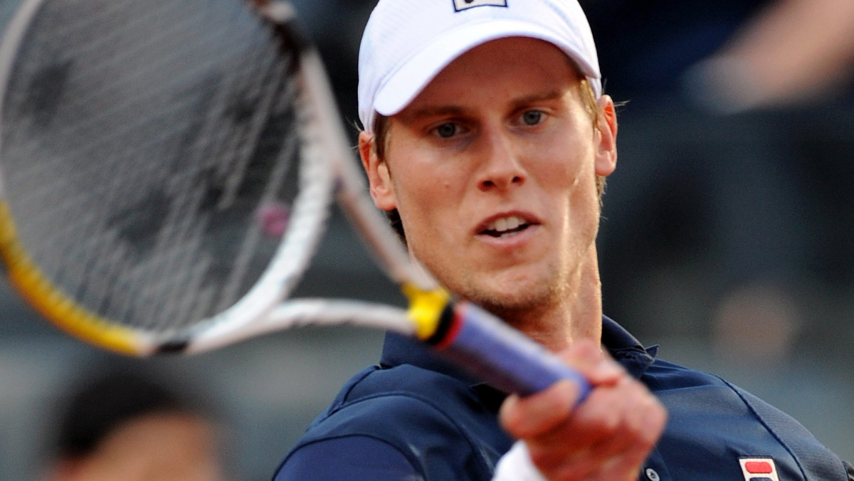 We "włoskim" meczu pierwszej rundy turnieju ATP tenisistów na kortach ziemnych w Rzymie (z pulą nagród 2,75 mln. euro) Andreas Seppi pokonał Fabio Fogniniego 6:0, 6:3.