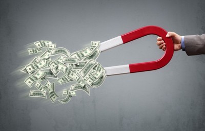 Od stycznia 2026 r. komornik zabierze dłużnikowi mniej pieniędzy. Trudniej będzie odzyskać dług i trzeba będzie dłużej czekać