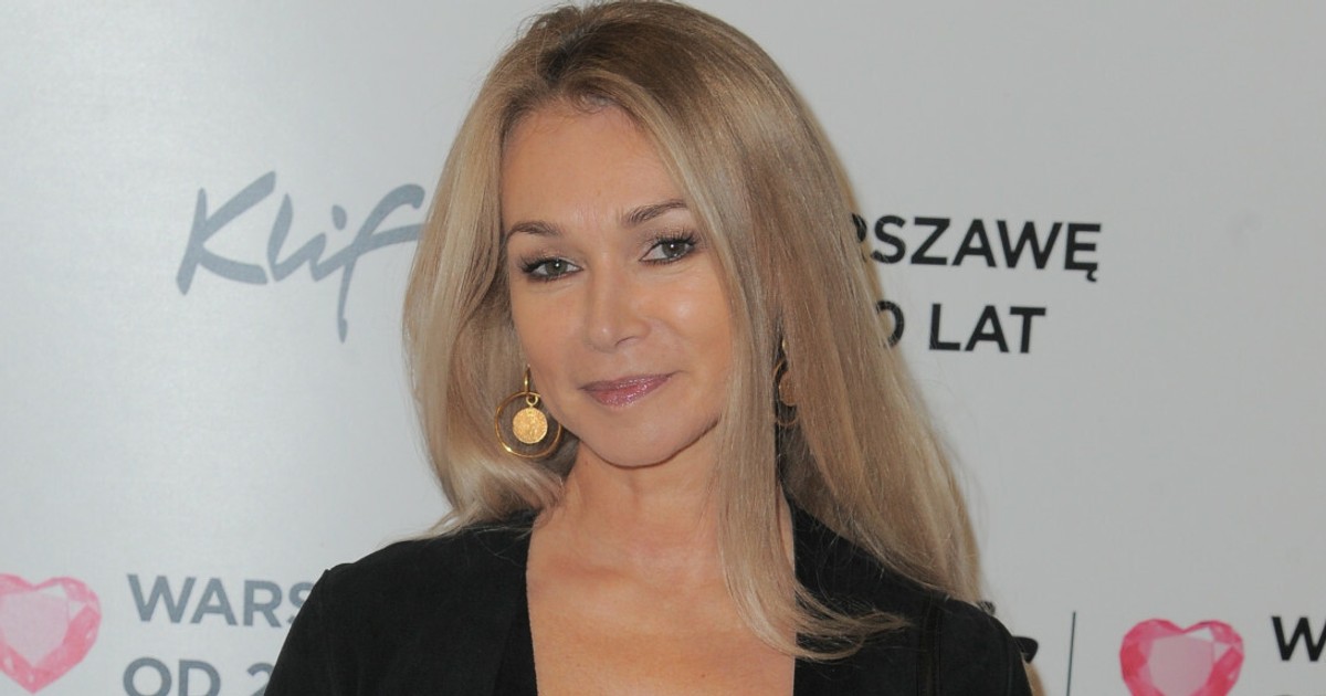 Se casó con Ewa Pacoa.  La ex esposa de Salita vestía un vestido sencillo