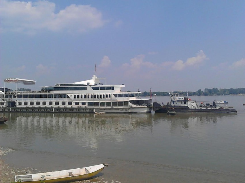 "Orka" je danas konačno odvezla nelegalni brod hotel