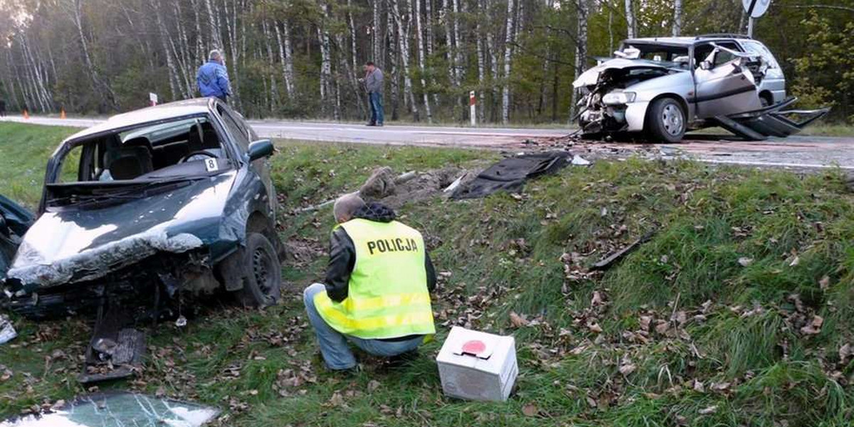 Pijak roztrzaskał auta! FOTO