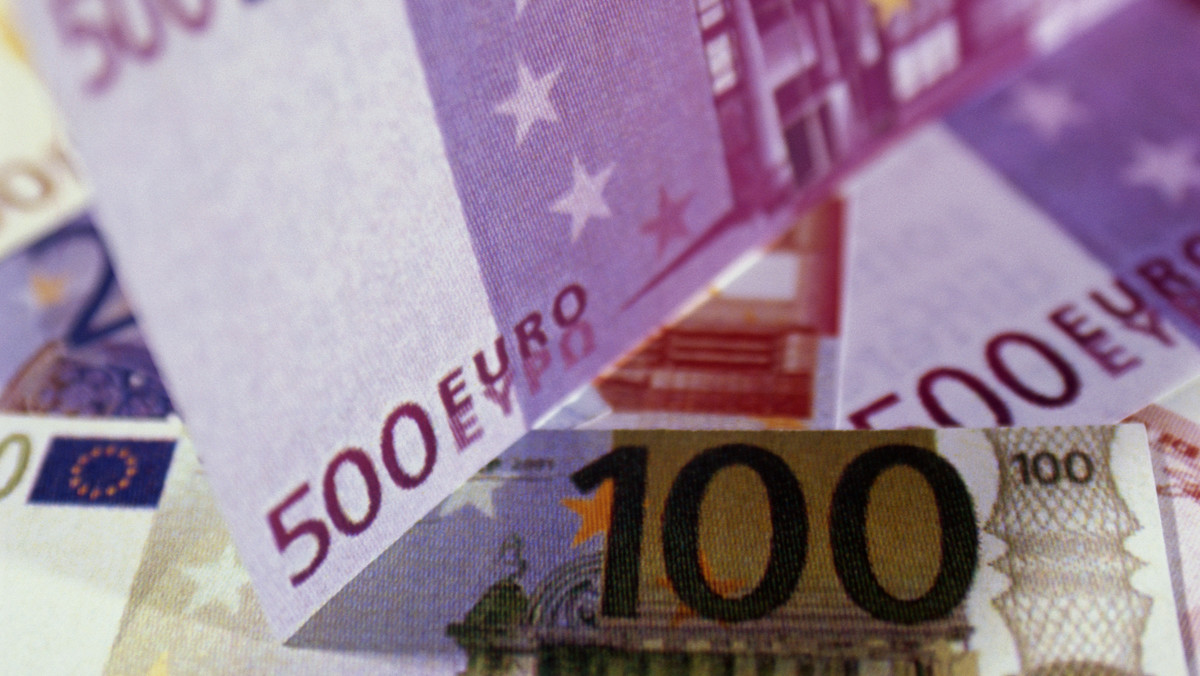 Ponad pół miliona fałszywych banknotów i 184 tys. monet euro zostało wycofanych w zeszłym roku z obiegu. Przestępcy najchętniej podrabiają banknoty o nominale 20 i 50 euro oraz monety 2 euro, ale nie gardzą też pięciocentówkami.