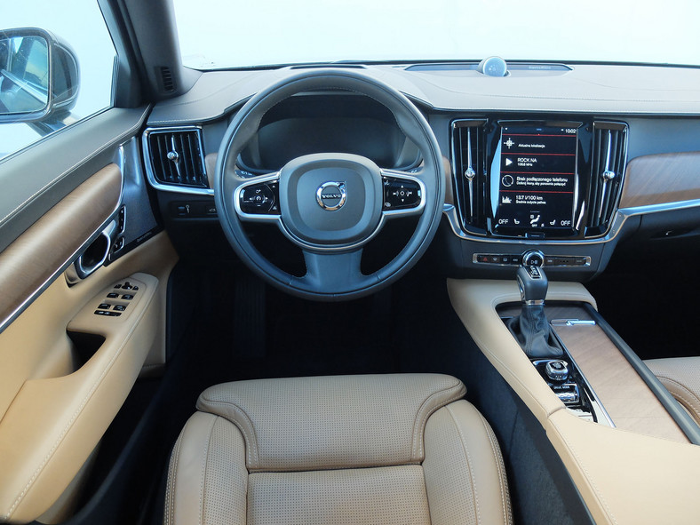 Volvo S90 T6 AWD - stylowo, szybko i wygodnie