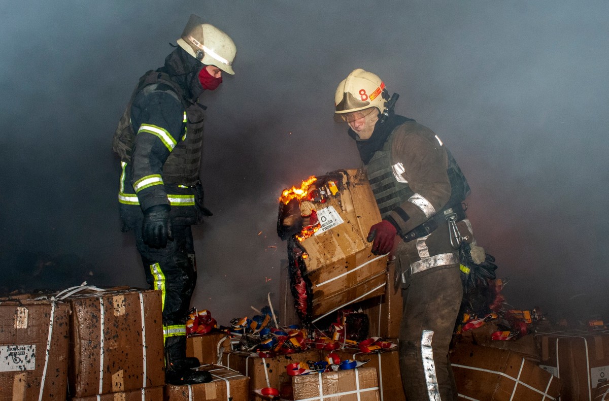 Ukraińscy ratownicy w Charkowie